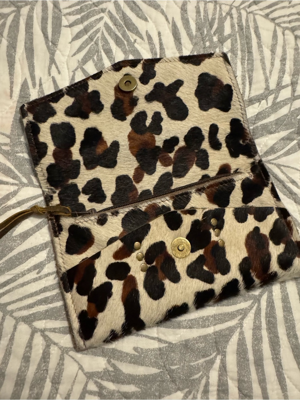 Upcycled LV crossbody - Picture 2 of 8